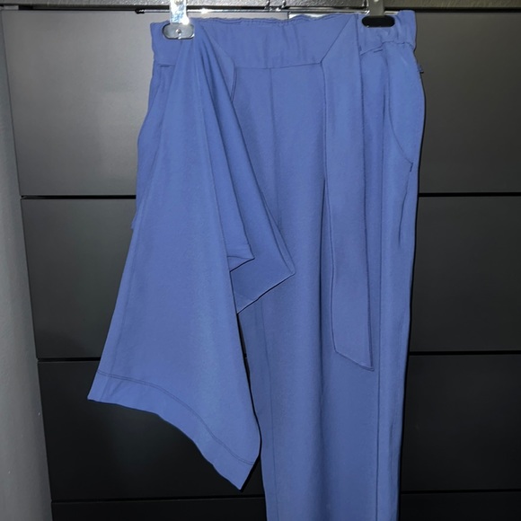Lululemon wide-leg pants - Picture 1 of 4